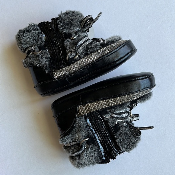 Stuart Weitzman Baby Snow Booties - Picture 5 of 9